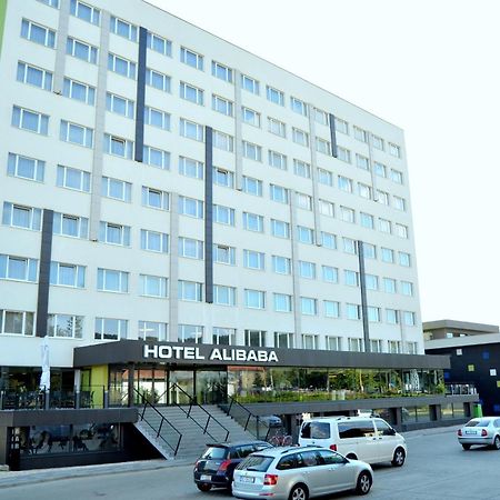 Humenné Hotel Ali Baba מראה חיצוני תמונה
